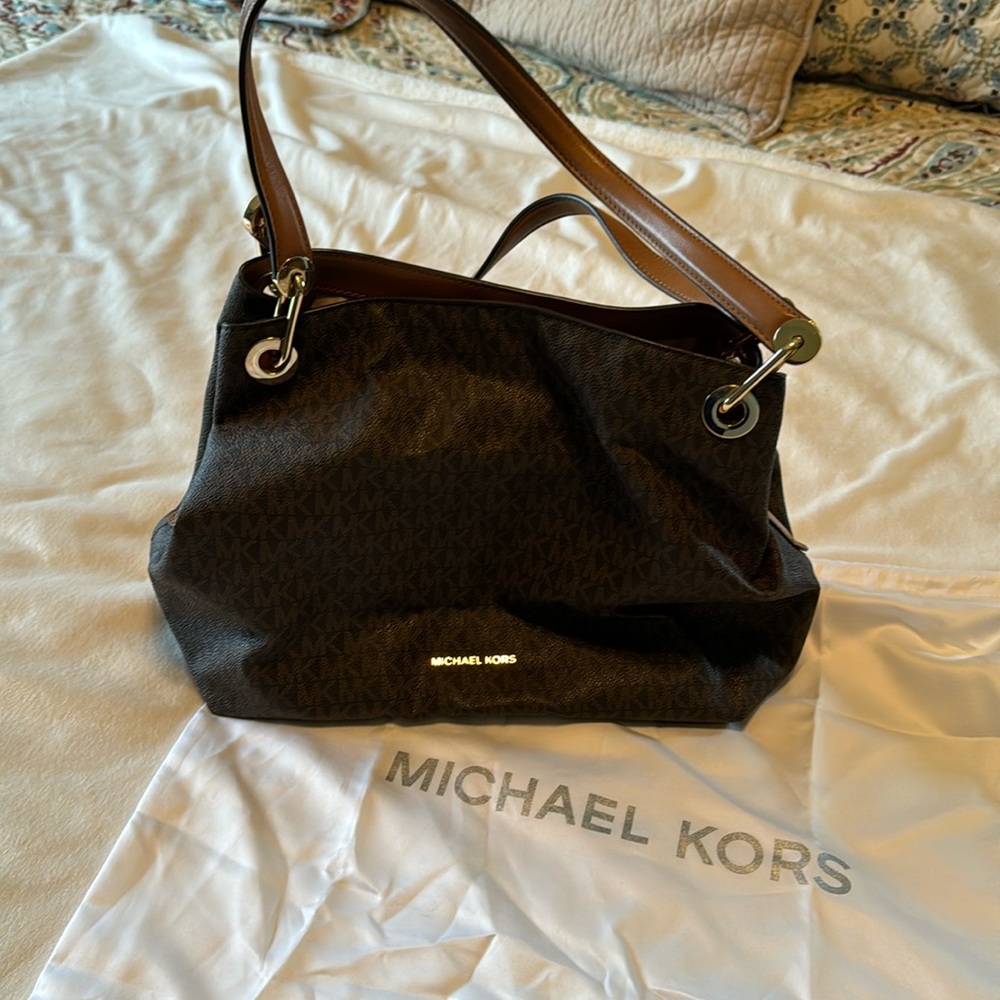 Michael Kors satchel handbag, used like new.